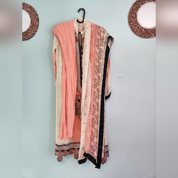 Suit - Picture 4 of 6